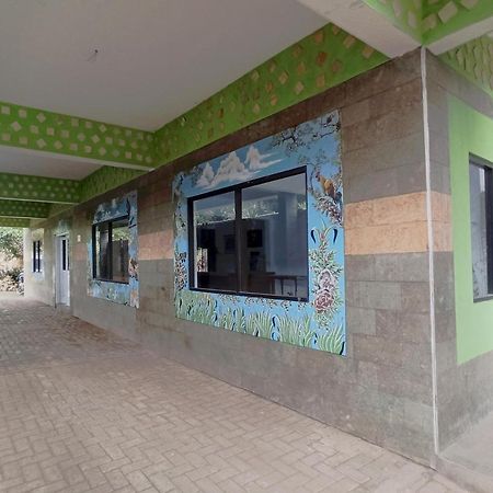 Oyo 90093 Dw Hotel Μαλάνγκ Εξωτερικό φωτογραφία