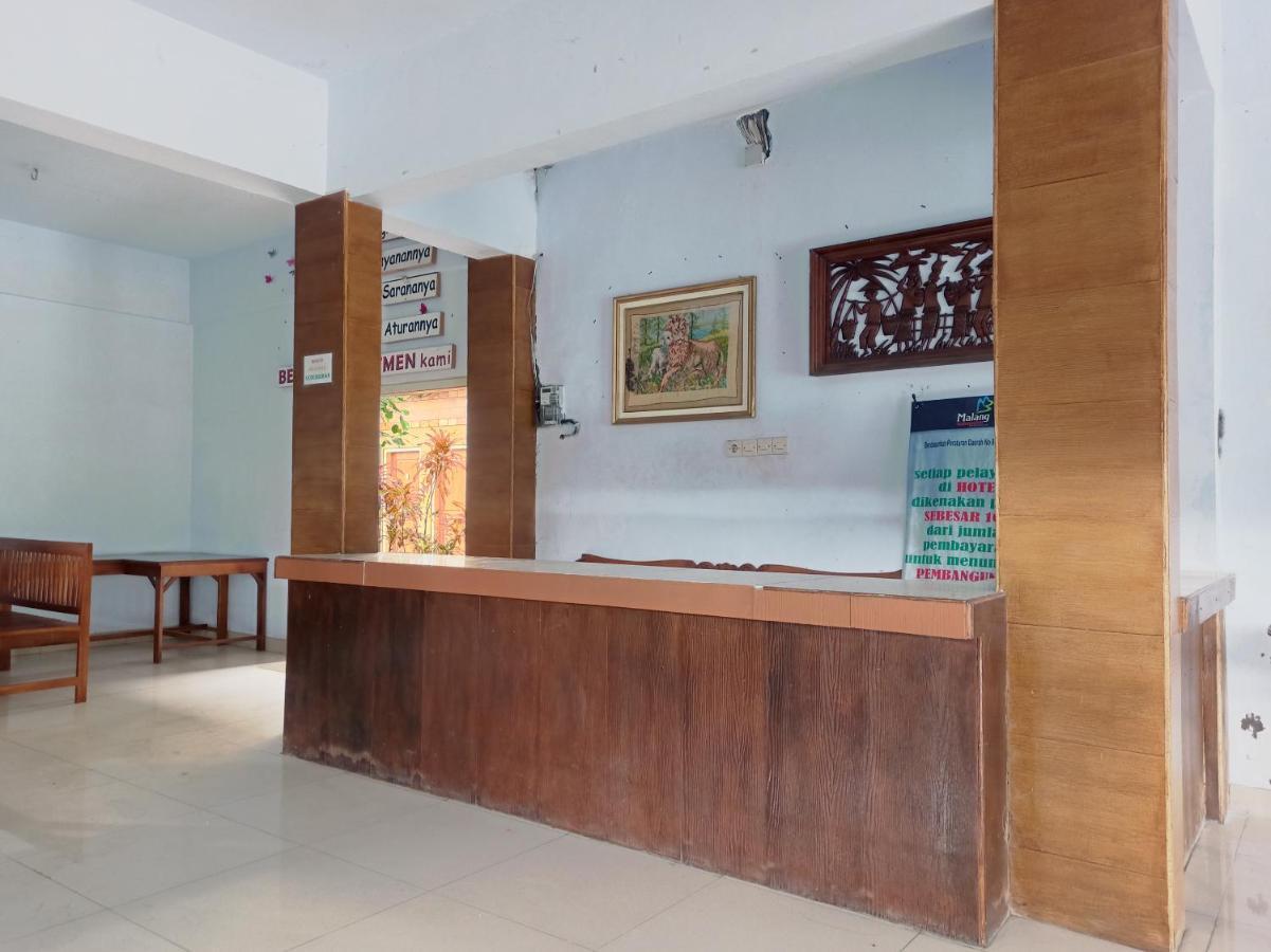 Oyo 90093 Dw Hotel Μαλάνγκ Εξωτερικό φωτογραφία