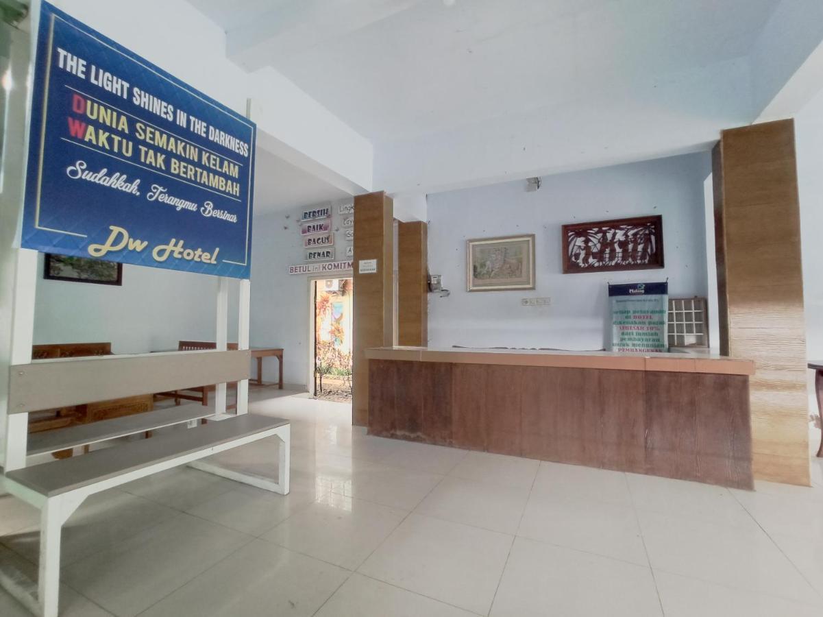 Oyo 90093 Dw Hotel Μαλάνγκ Εξωτερικό φωτογραφία
