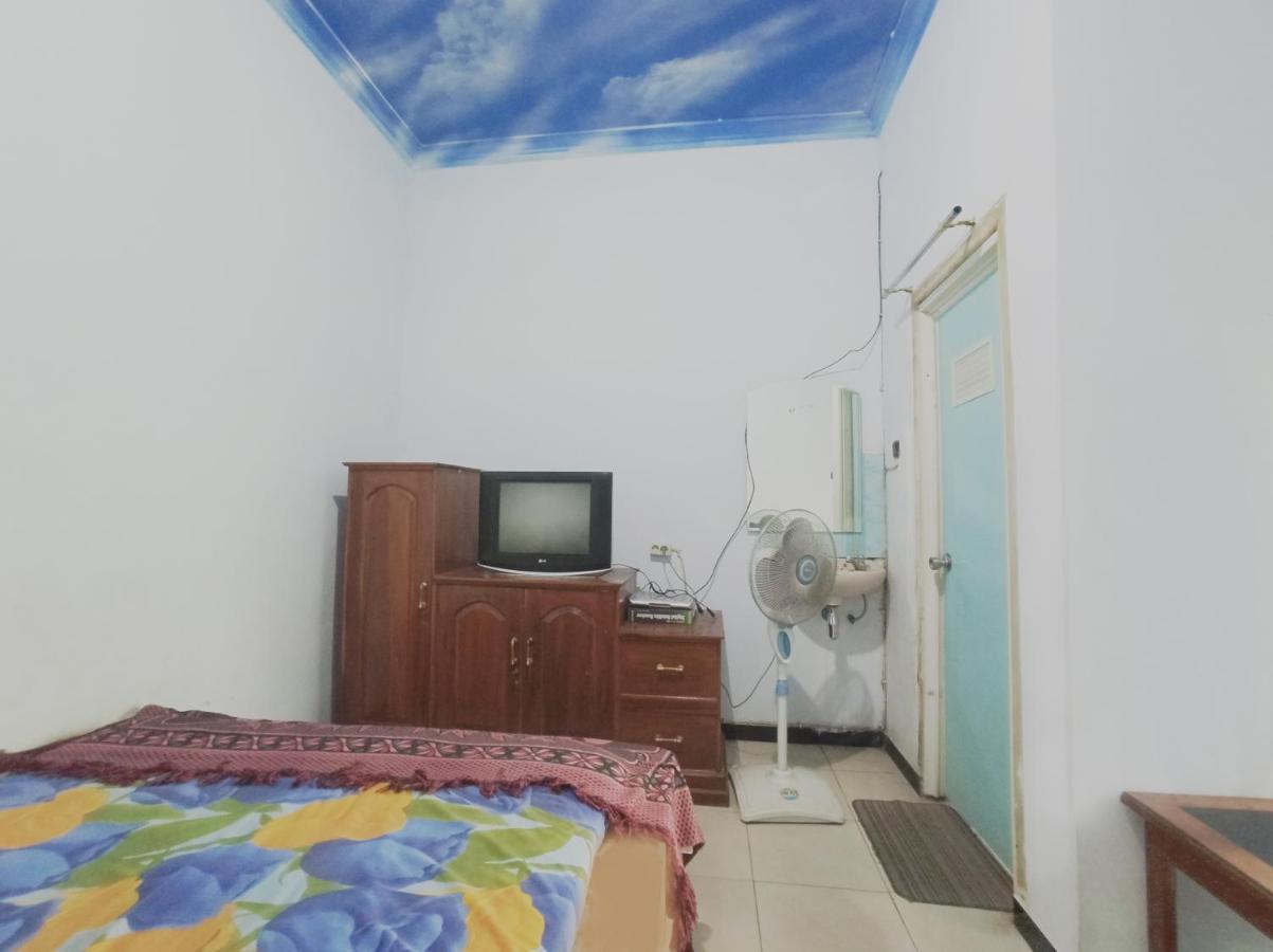 Oyo 90093 Dw Hotel Μαλάνγκ Εξωτερικό φωτογραφία
