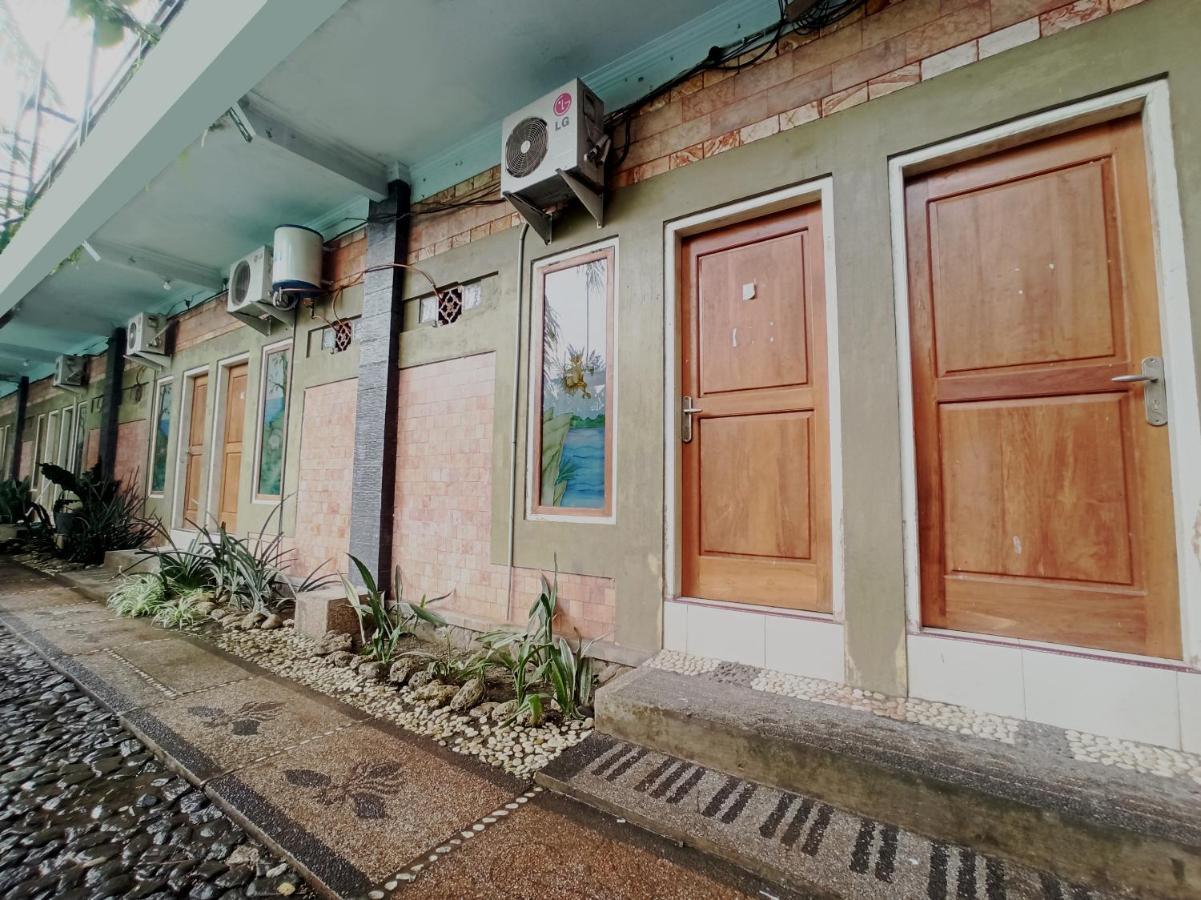 Oyo 90093 Dw Hotel Μαλάνγκ Εξωτερικό φωτογραφία